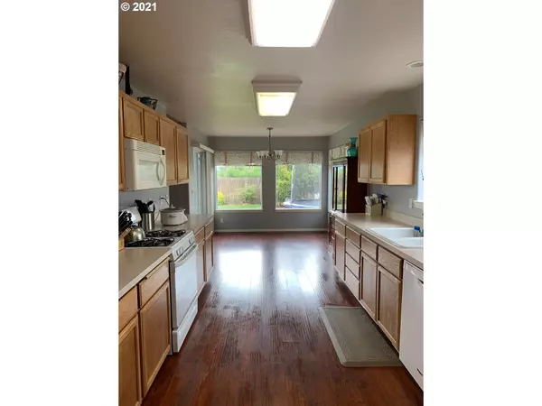 Sutherlin, OR 97479,235 MONTCLAIR DR