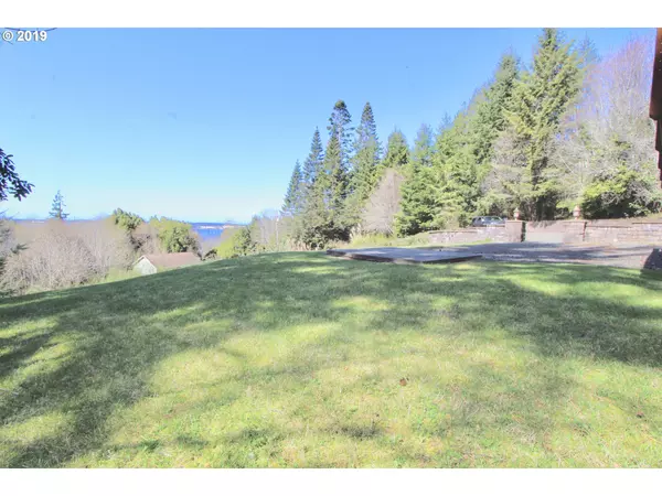 North Bend, OR 97459,93867 MAKAI LN