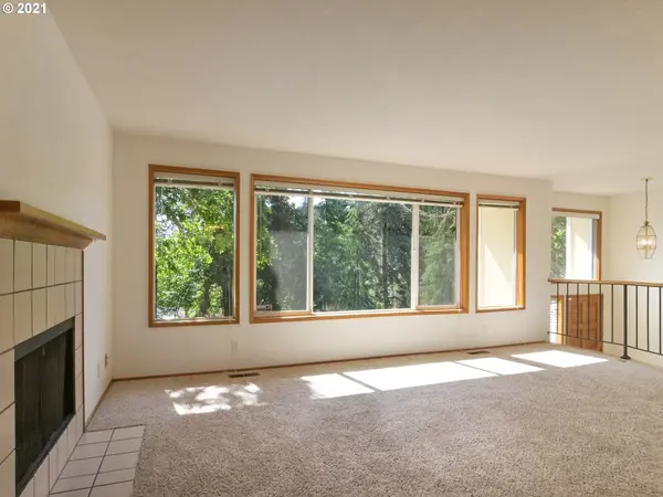 Eugene, OR 97405,996 BROOKSIDE DR