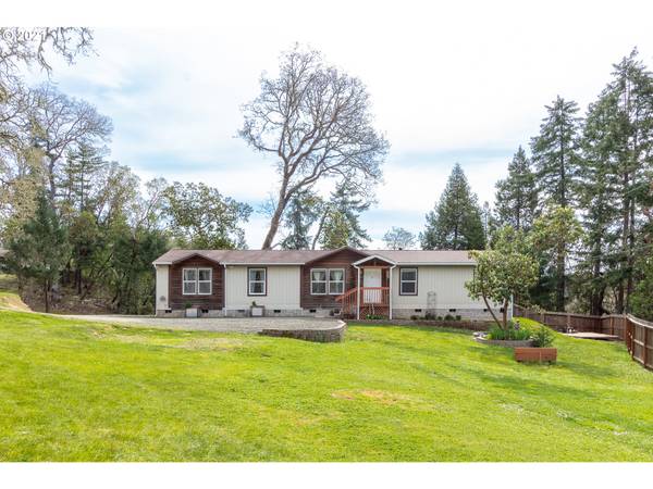 697 ROSEWOOD DR, Roseburg, OR 97471