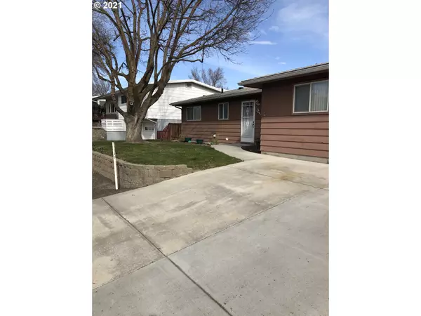 Pendleton, OR 97801,71547 SW BRIDLE DR