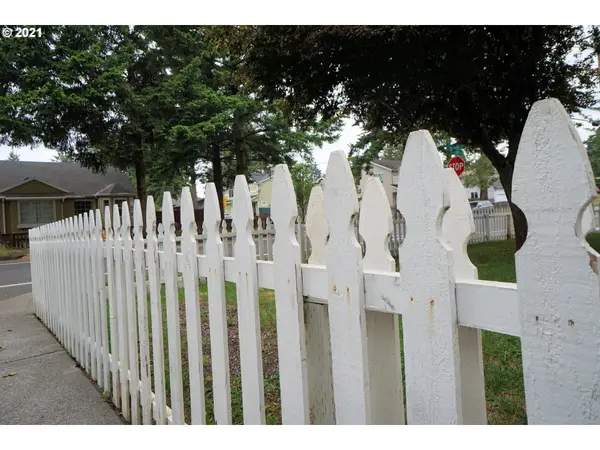 1808 SE 130TH AVE, Portland, OR 97233