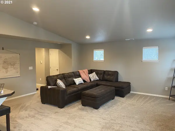 496 BUSHNELL LN, Eugene, OR 97404