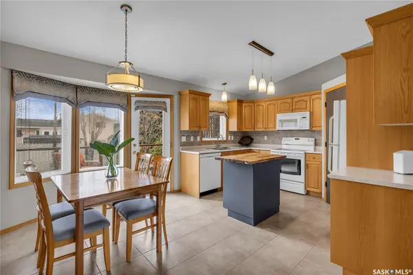 211 Lewis CRESCENT, Saskatoon, SK S7L 7H5