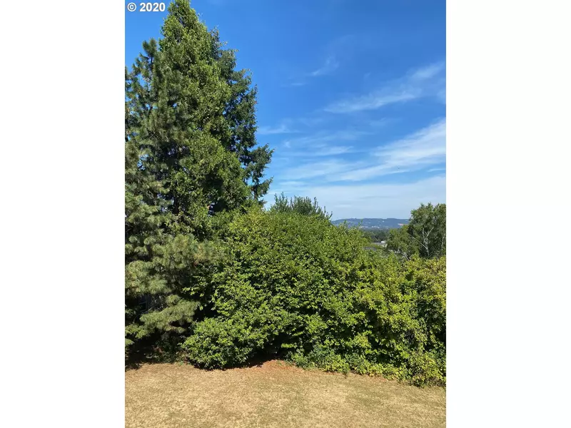 441 SW Dogwood DR #2, Dundee, OR 97115