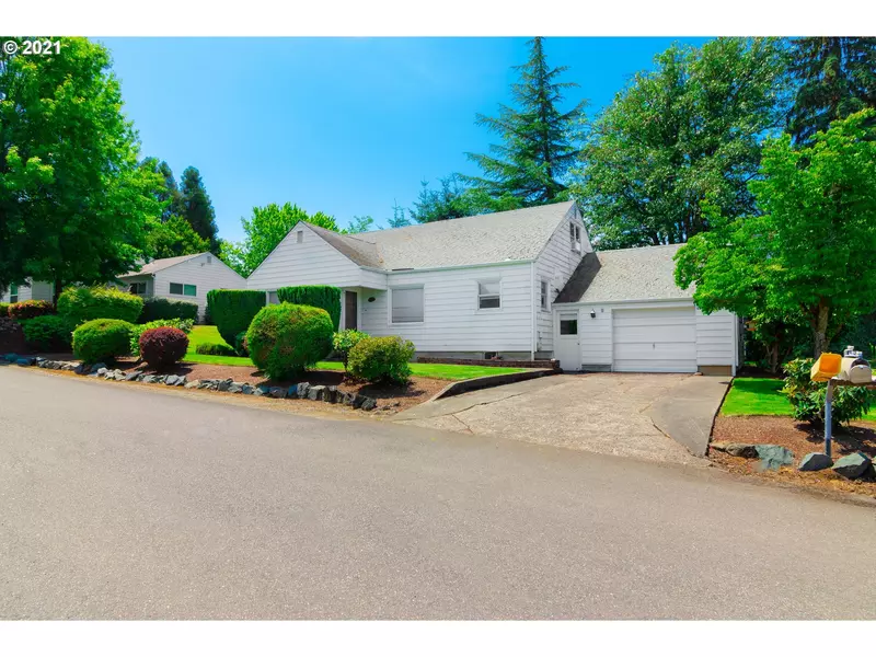 764 W RAINBOW ST, Roseburg, OR 97471