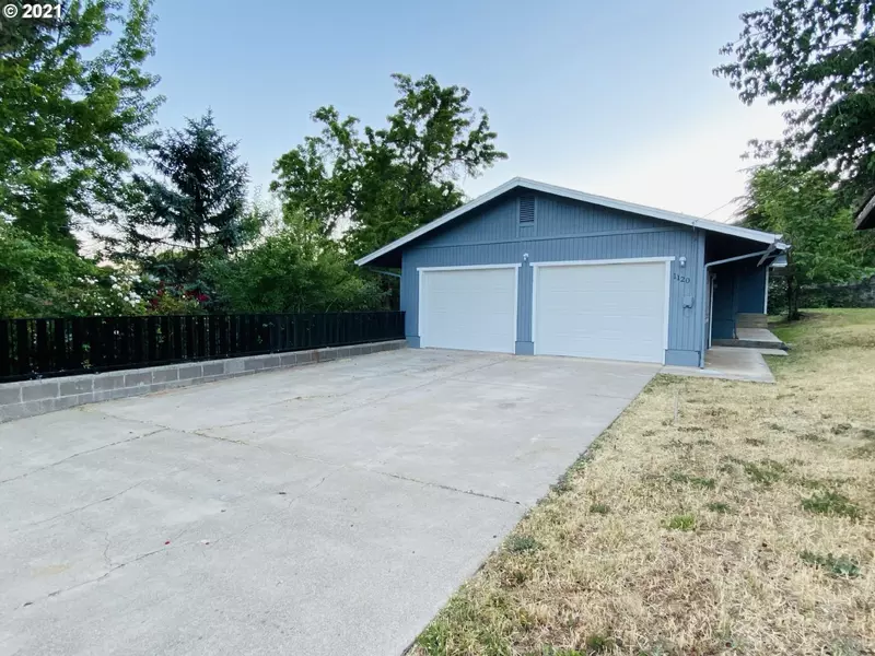 1120 NE DOUGLAS AVE, Myrtle Creek, OR 97457