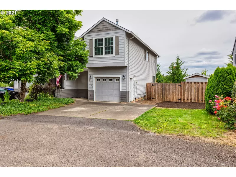 13687 GARDEN MEADOW DR, Oregon City, OR 97045