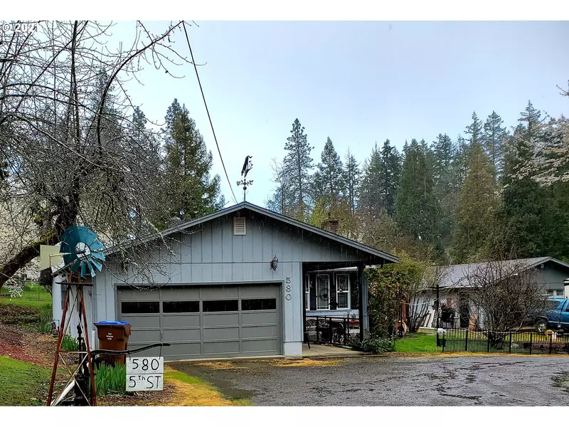 580 SW FIFTH ST, Canyonville, OR 97417