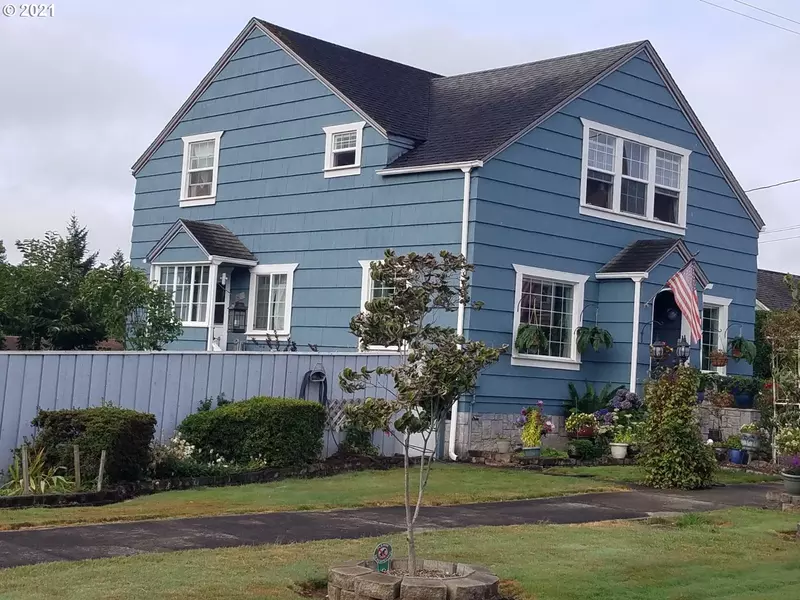 561 E 1ST ST, Coquille, OR 97423