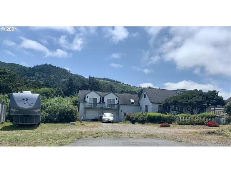 33055 NESIKA RD, Gold Beach, OR 97444