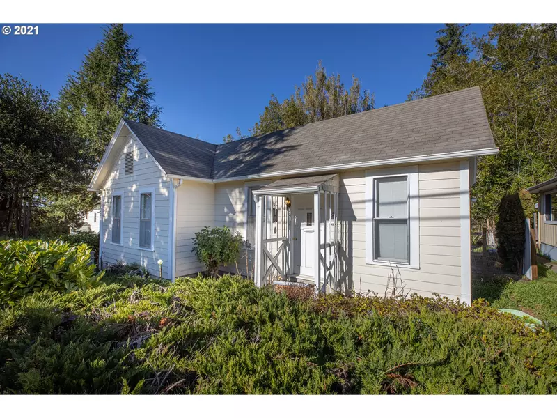 920 E 2ND ST, Coquille, OR 97423