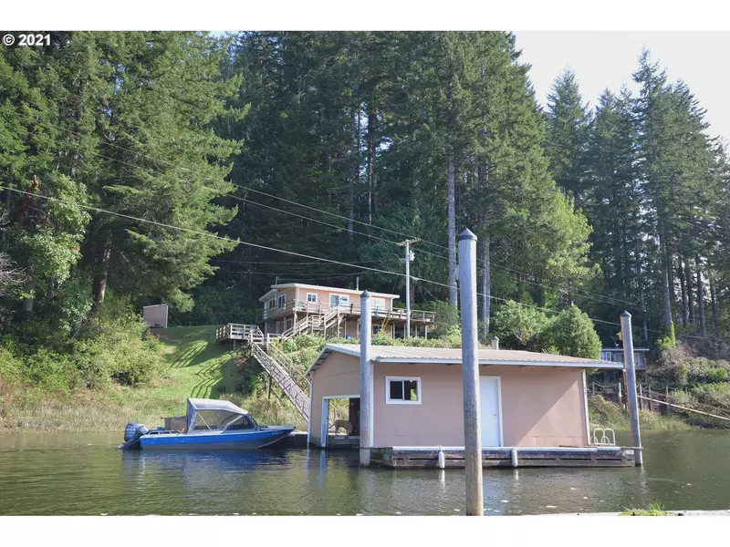 930 N TENMILE LAKE, Lakeside, OR 97449