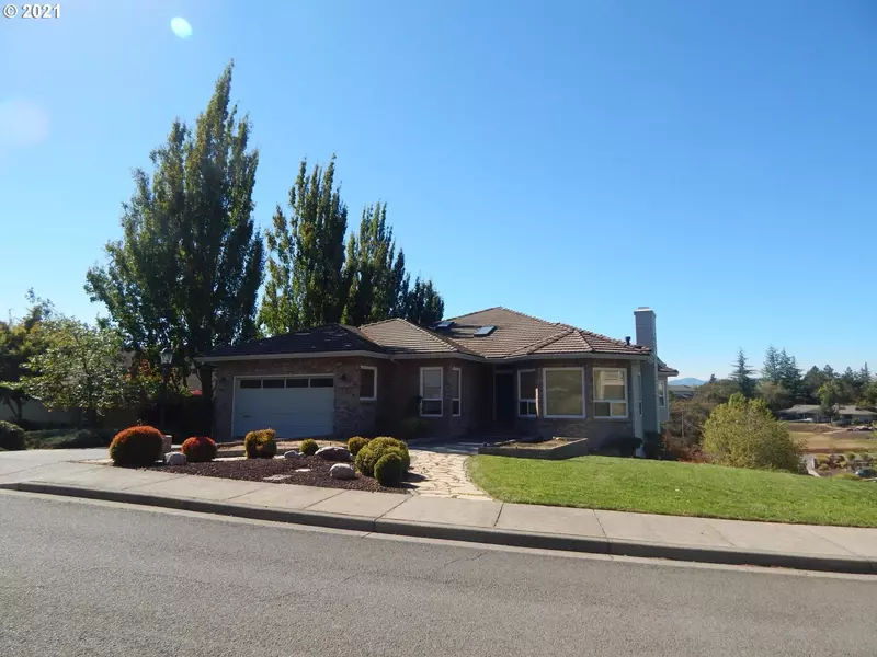 300 ORCHARD VIEW TERR, Medford, OR 97504