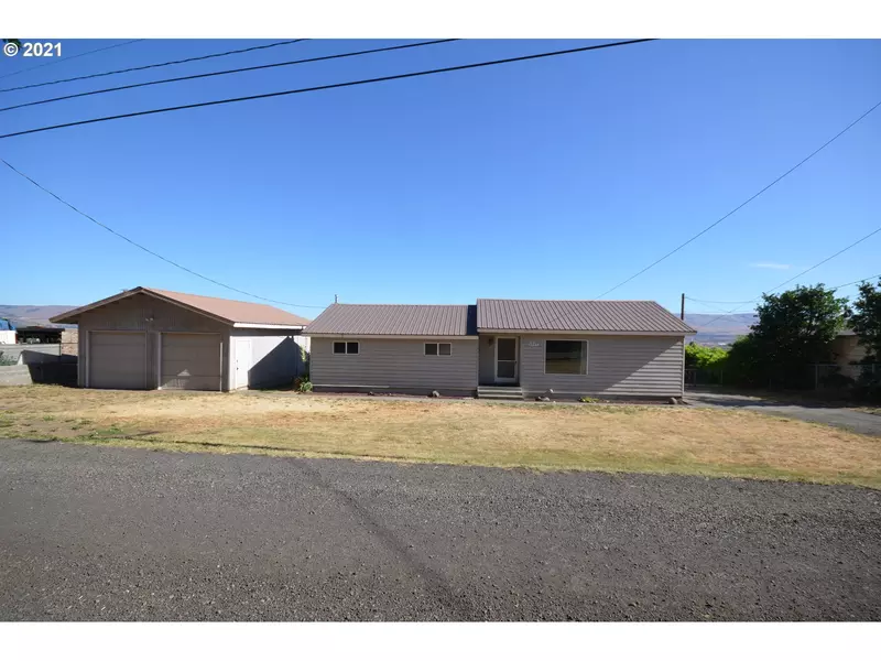 1913 E 15TH ST, The Dalles, OR 97058