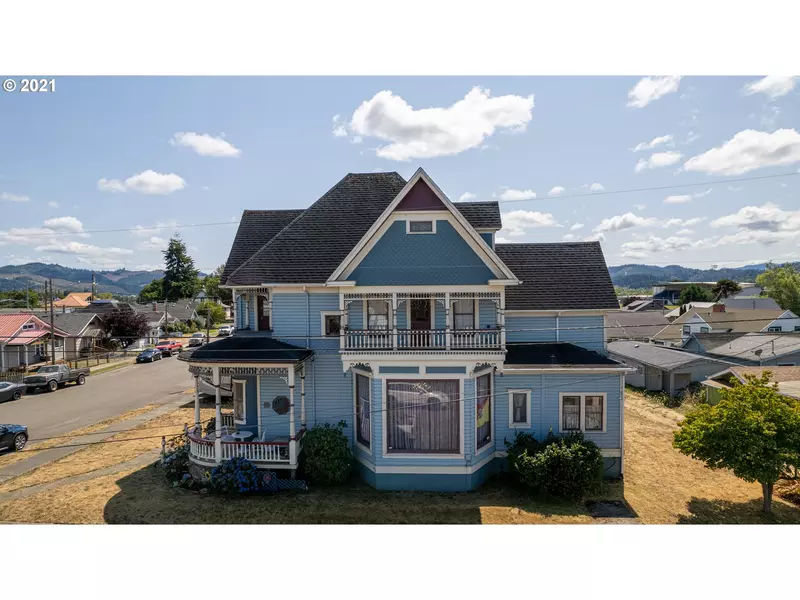 604 7TH, Myrtle Point, OR 97458