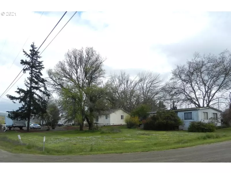 1000 LITTLE VALLEY RD, Roseburg, OR 97471