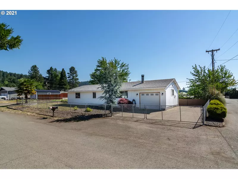 160 PINE ST, Sutherlin, OR 97479