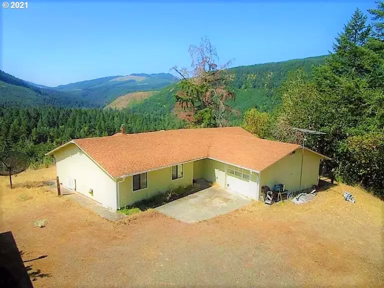 1090 BYRON CREEK RD, Winston, OR 97496