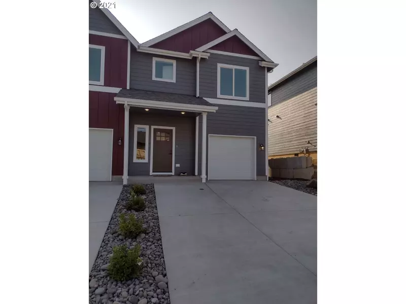 1582 SE Honeysuckle LOOP, Warrenton, OR 97146