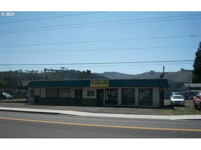 412 E CENTRAL AVE, Sutherlin, OR 97479