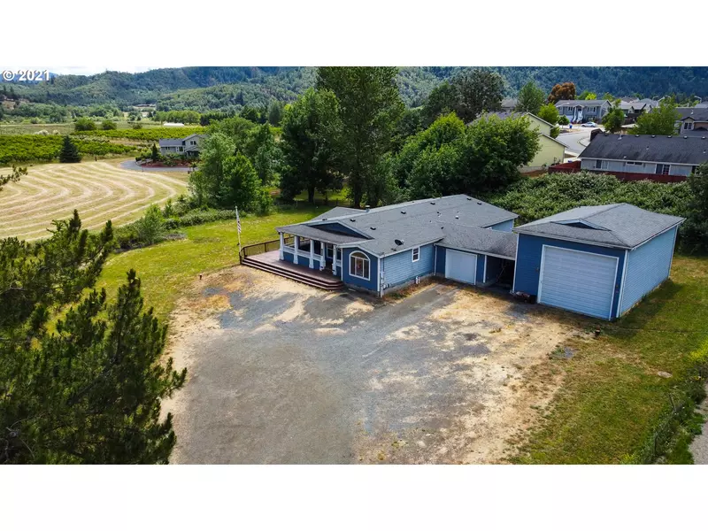 425 NE BROSI ORCHARD RD, Winston, OR 97496