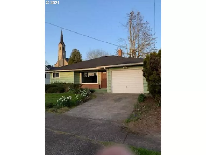 230 S OAK ST, Mt Angel, OR 97362