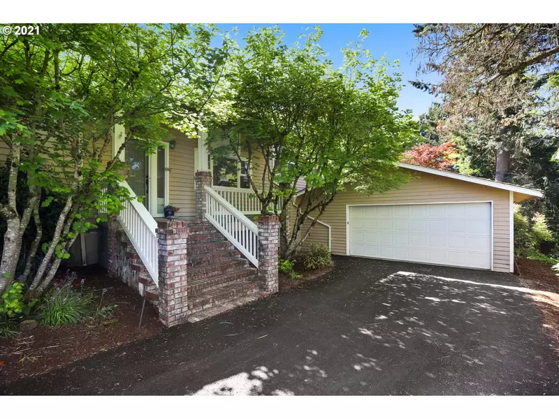 920 SW MAPLECREST CT, Portland, OR 97219