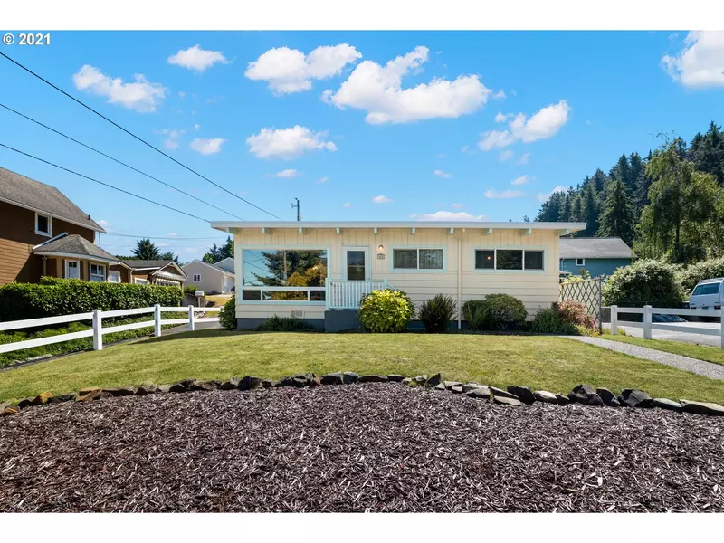 860 35th ST, Astoria, OR 97103