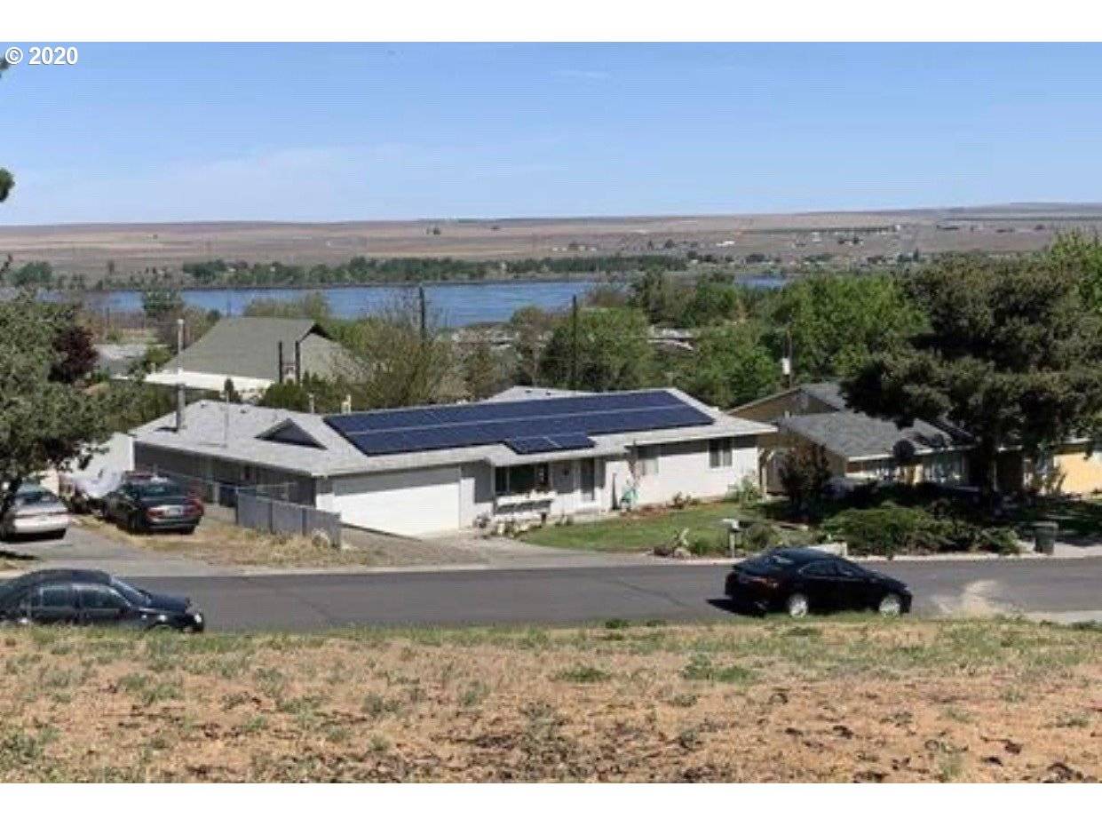 11 MARTIN DR, Umatilla, OR 97882