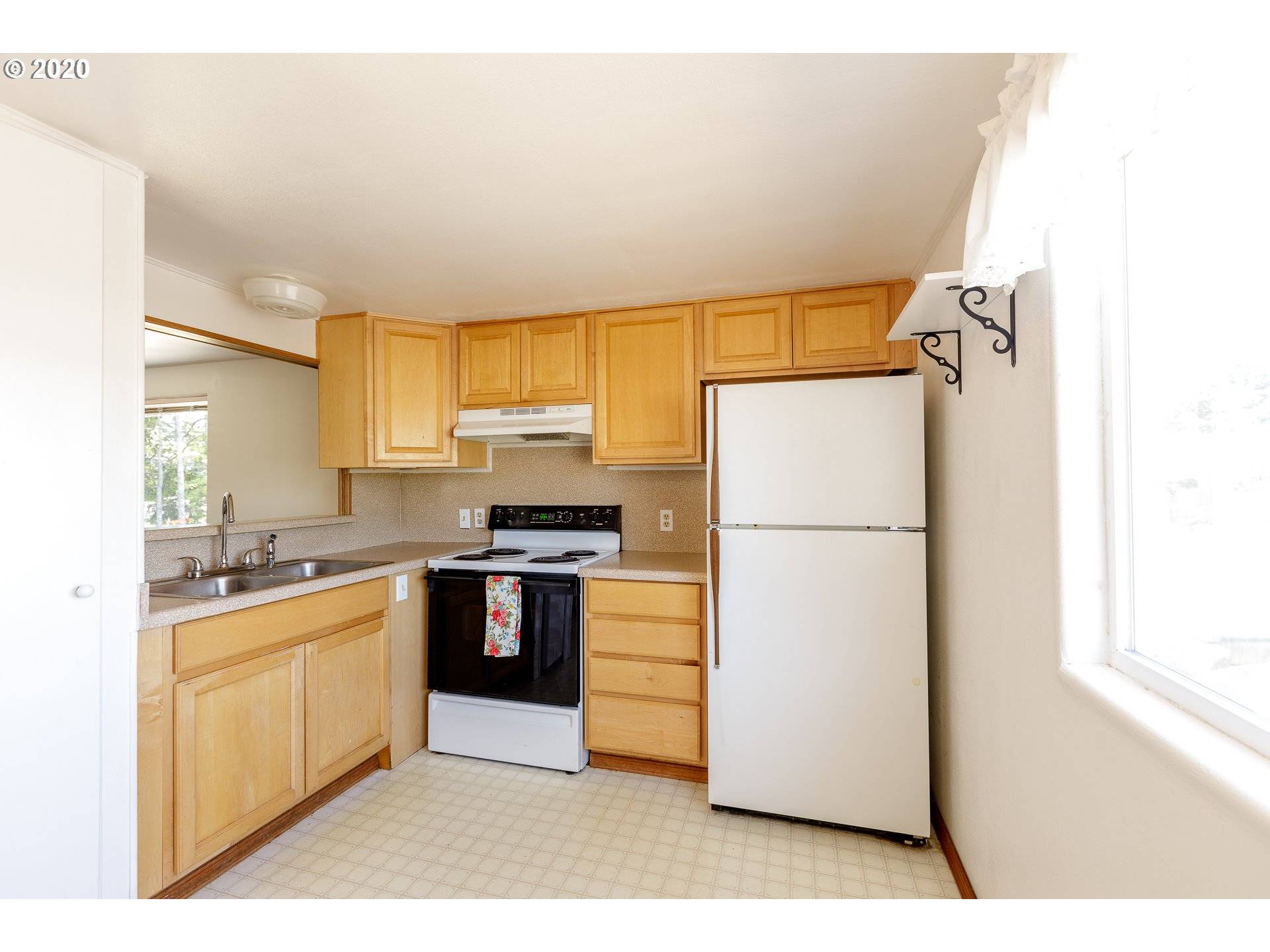 Coos Bay, OR 97420,3295 PACIFIC LOOP