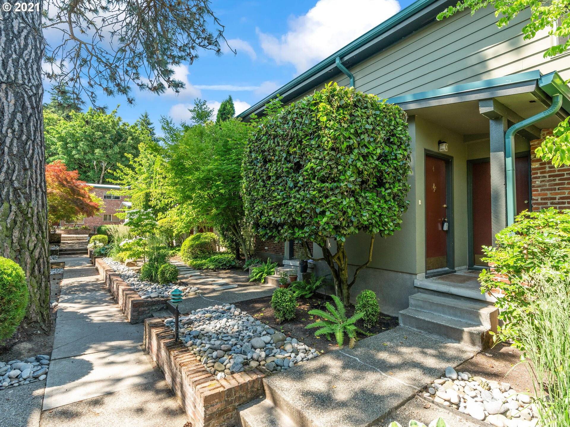 908 SW GAINES ST #4, Portland, OR 97239