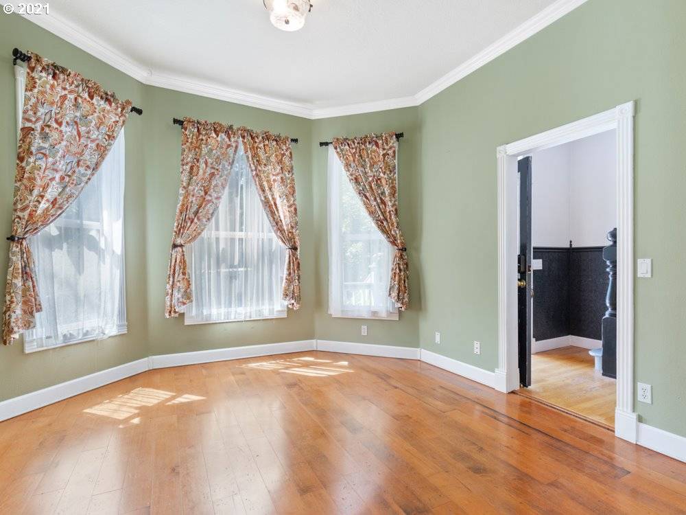Portland, OR 97239,17 SW WHITAKER ST