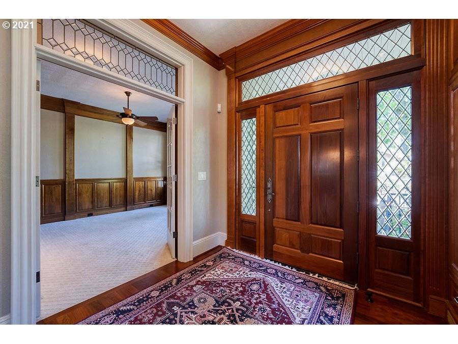 Lake Oswego, OR 97034,56 WILBUR ST