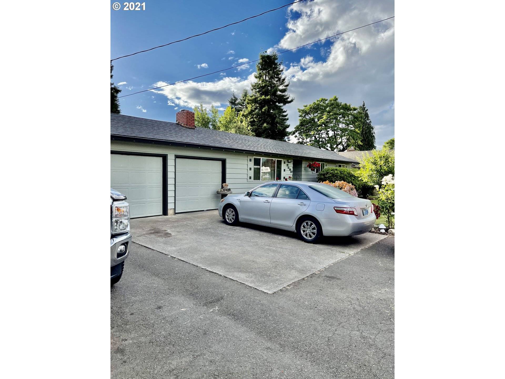 2560 HARVEST LN, Springfield, OR 97477