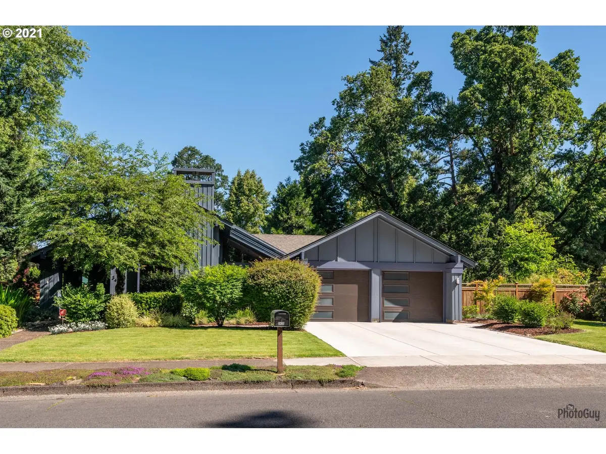 3425 REGENT AVE, Eugene, OR 97401