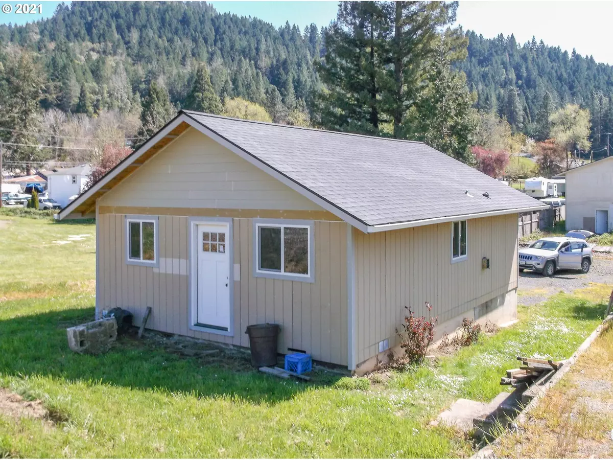 Canyonville, OR 97417,421 SE THIRD ST