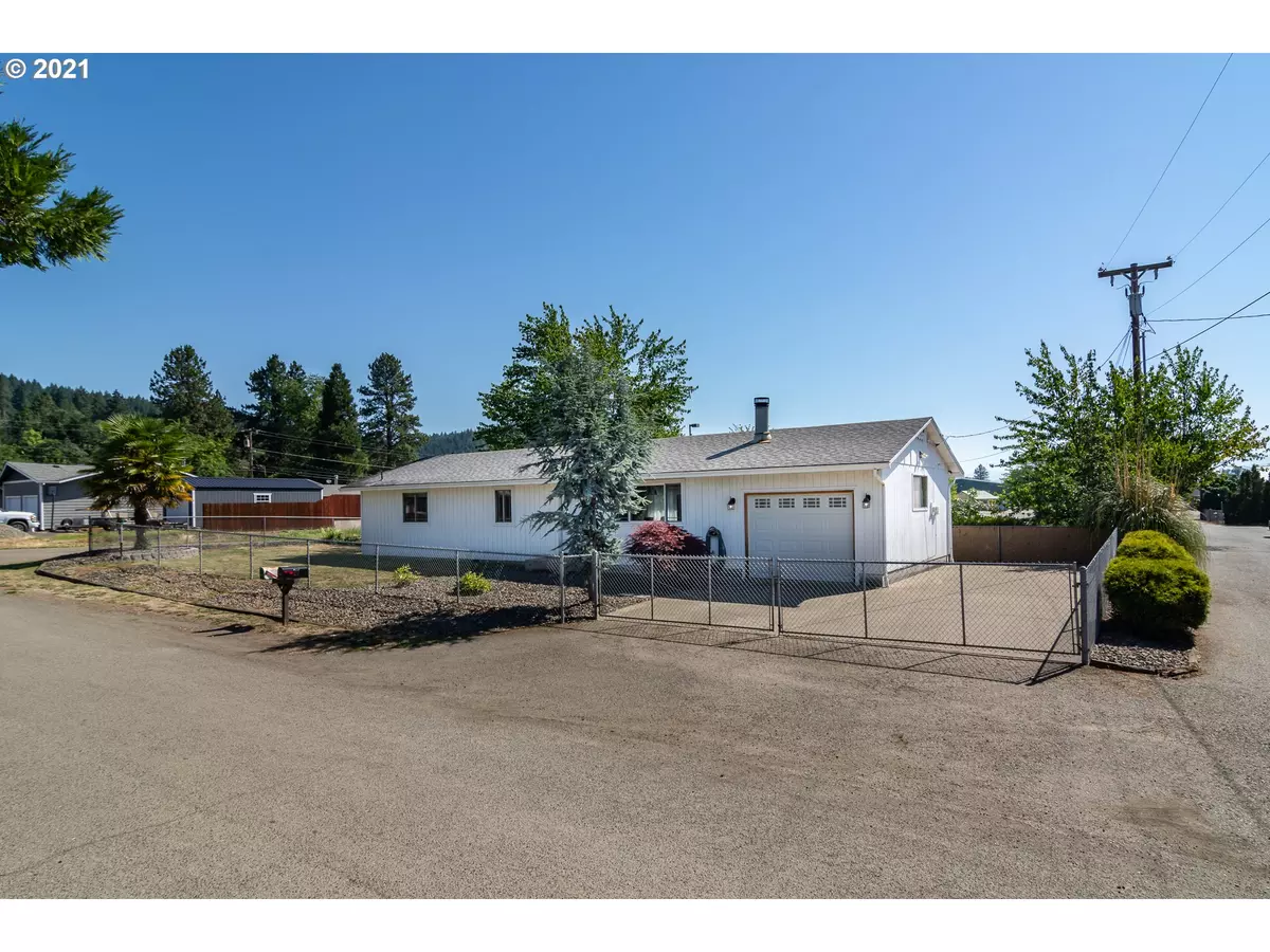 Sutherlin, OR 97479,160 PINE ST