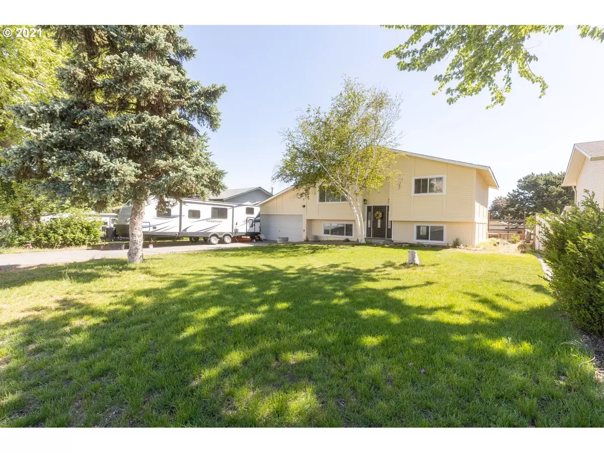 Hermiston, OR 97838,855 SW 7TH PL