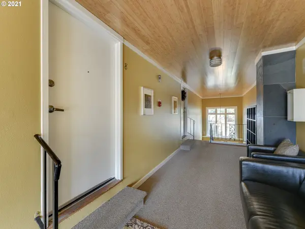 5715 NE SACRAMENTO ST #8, Portland, OR 97213