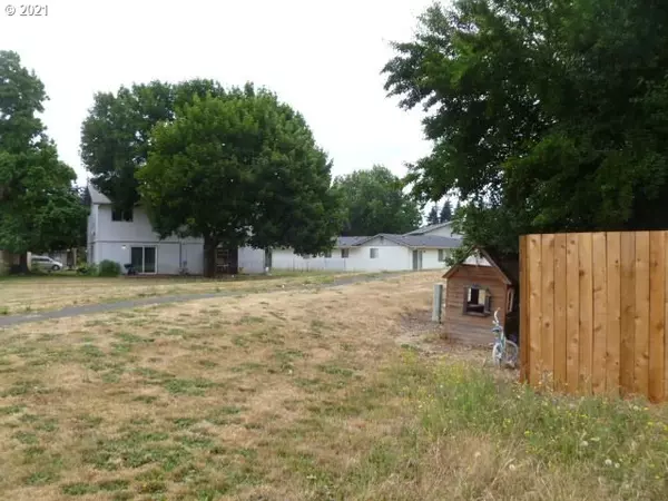 Springfield, OR 97477,773 N CLOVERLEAF LOOP