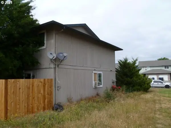 Springfield, OR 97477,773 N CLOVERLEAF LOOP