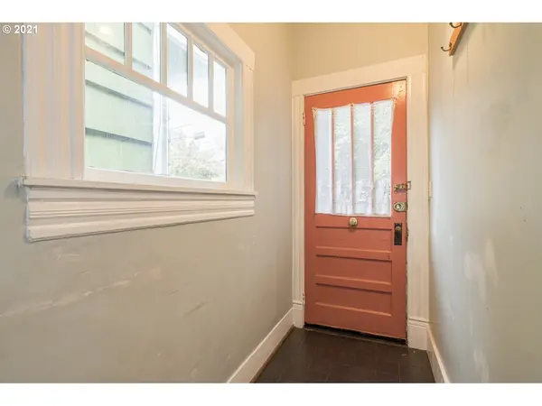 3322 S CORBETT AVE, Portland, OR 97239