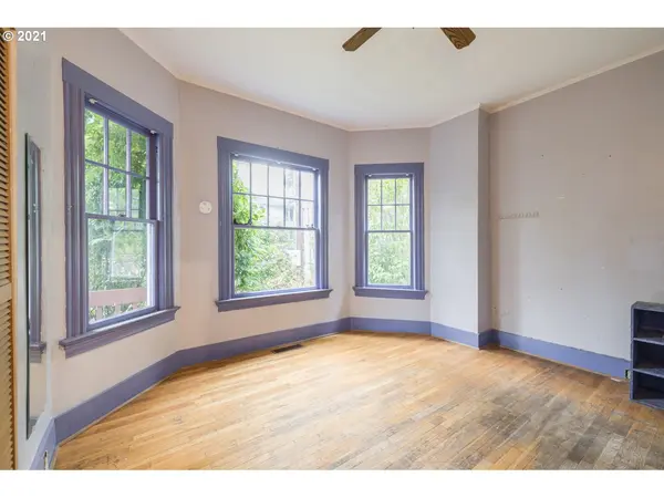 3322 S CORBETT AVE, Portland, OR 97239