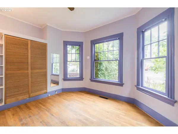 3322 S CORBETT AVE, Portland, OR 97239