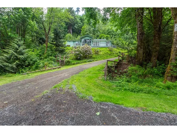 136 STEWART CREEK RD, Longview, WA 98632