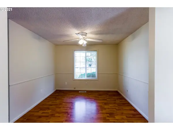 2410 LAURELHURST DR, Eugene, OR 97402