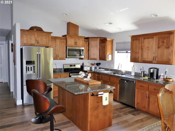 Roseburg, OR 97470,1760 NE ALAMEDA AVE