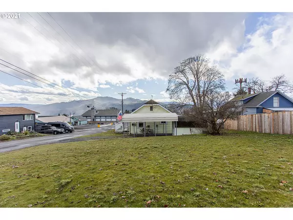 White Salmon, WA 98672,220 NE Church ST