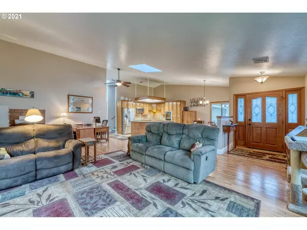 Brookings, OR 97415,815 CAMEO CT